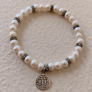 Silver/ Crystal/ Pearl Stretchy Bracelet